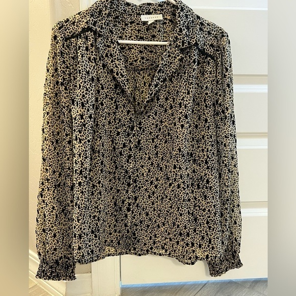 Topshop Tops - Dressy blouse✅